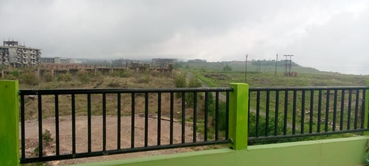 Abode Me Me Ai Haven Hotel Cserrapundzsi Kültér fotó