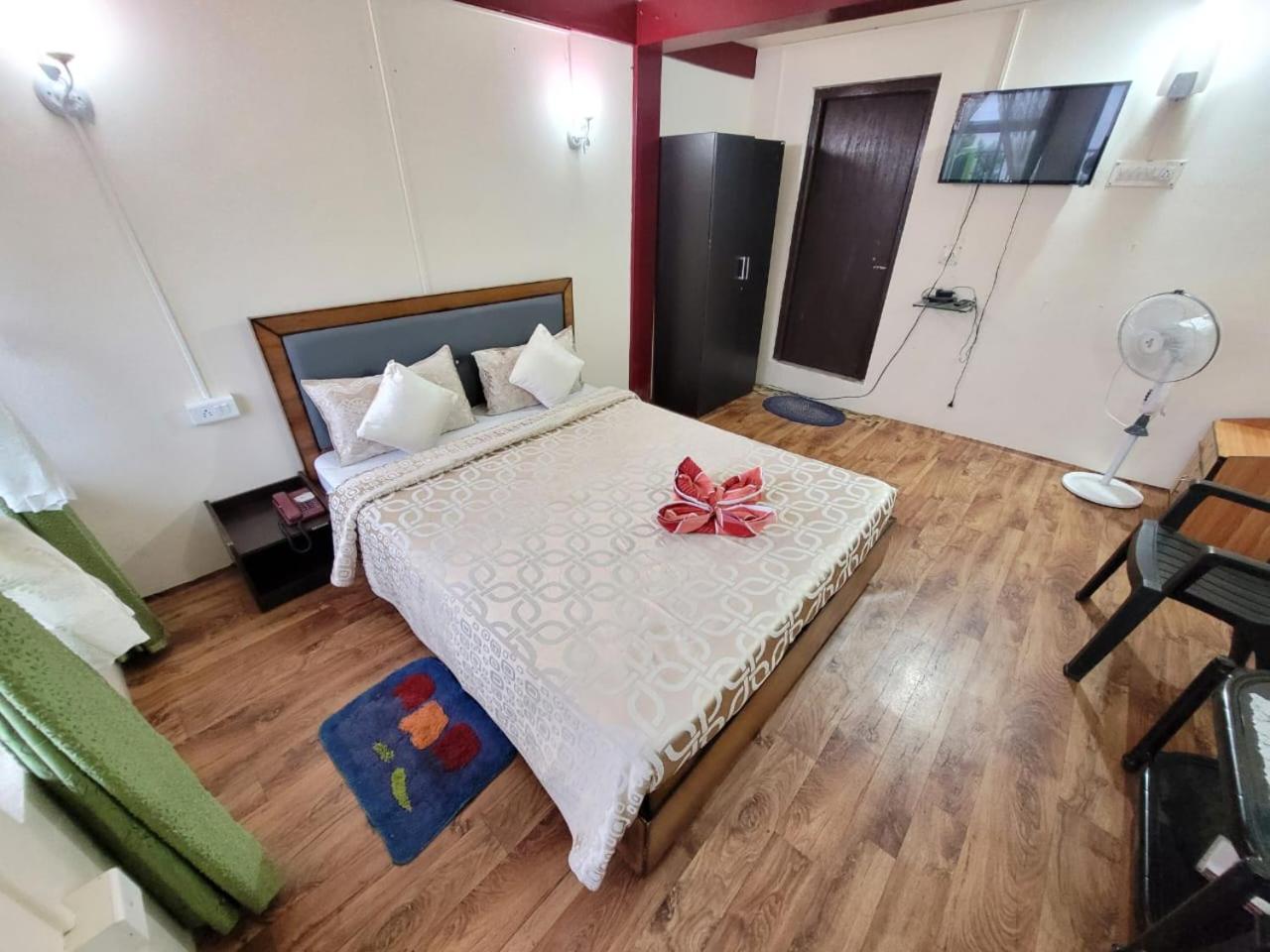 Abode Me Me Ai Haven Hotel Cserrapundzsi Kültér fotó